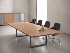 Τραπέζι συμβουλίου- συνεδριάσεως Systema Plus με ξύλινη επιφάνεια και ανθρακί βάση RAL 7016