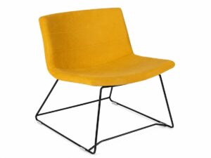 Κάθισμα αναμονής relax με υφασμάτινη επένδυση σε ώχρα και μαύρη μεταλλική βάση