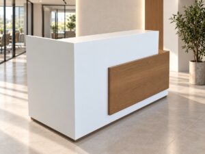 Έπιπλο υποδοχής MATRIX σε πλάγια όψη, με λευκό MDF λάκα και ξύλινη μπροστινή μετώπη